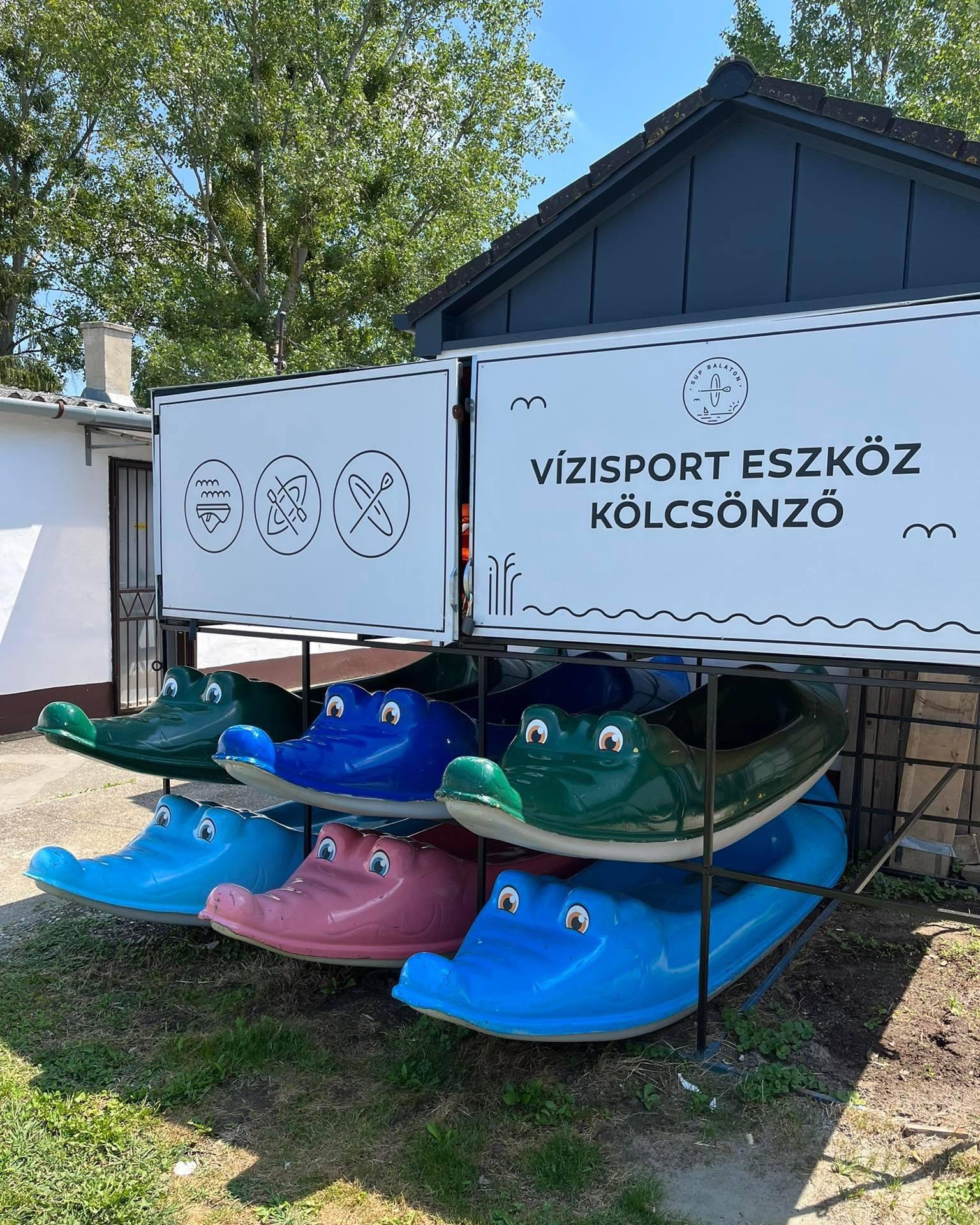 Krokodil kajak a vízen